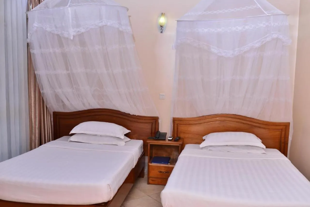 Jevine Hotel Kampala 5*,