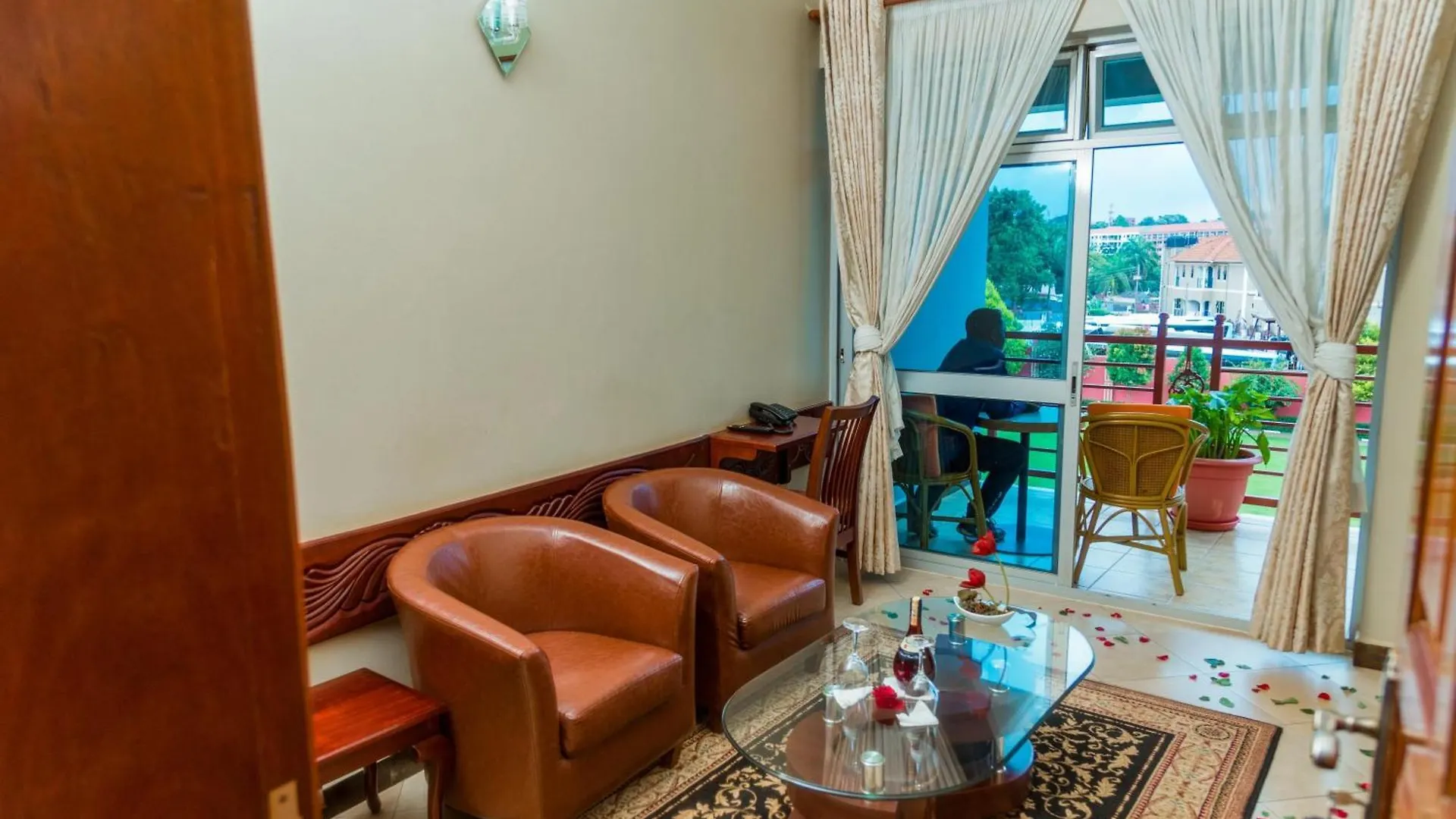 Jevine Hotel Kampala 5*,