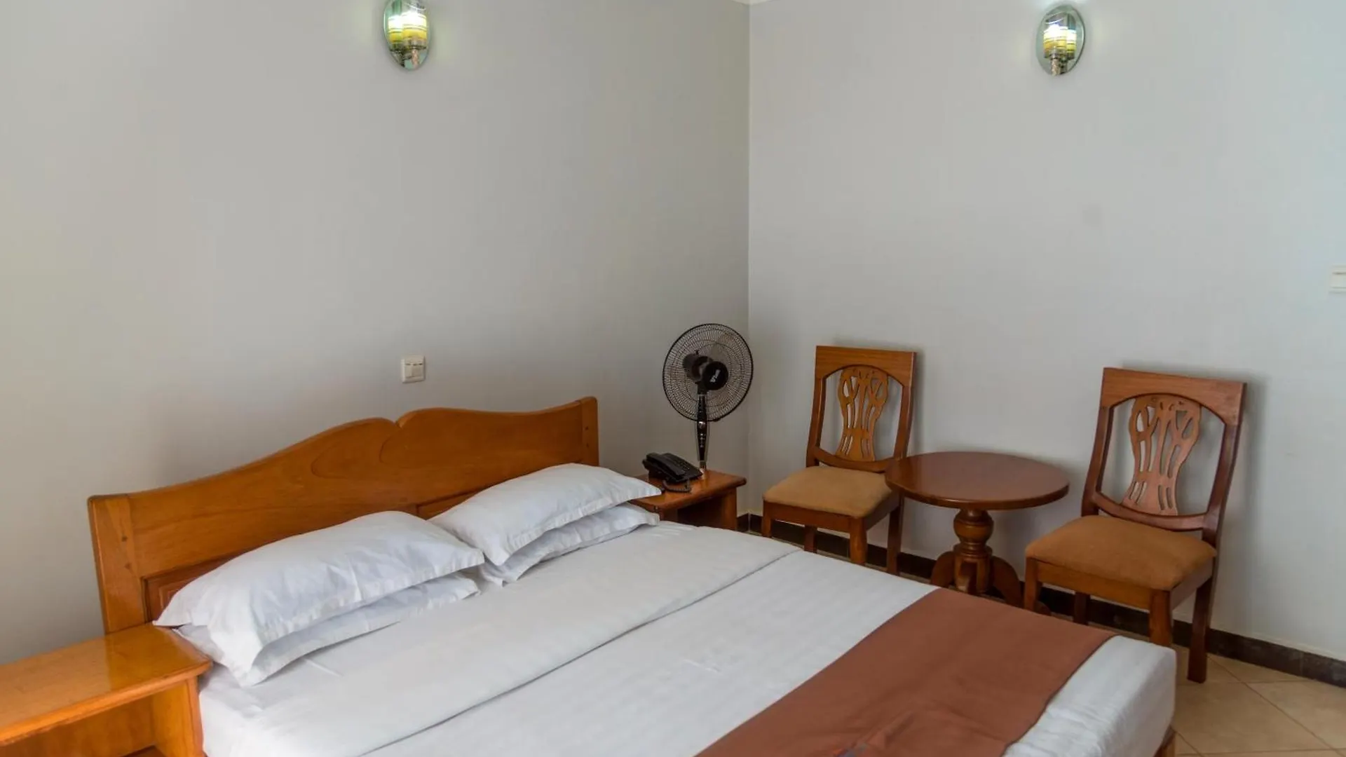 Jevine Hotel Kampala 5*,